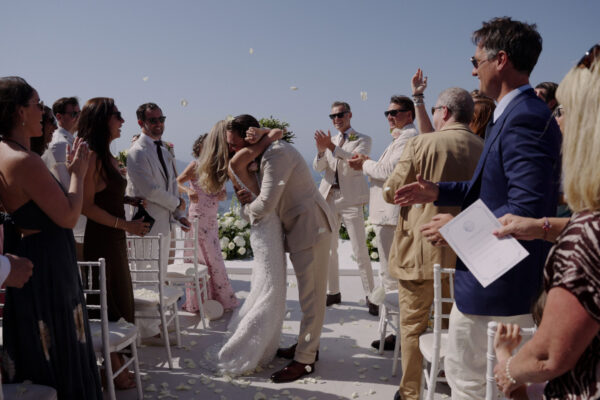 couple exit santorini gem