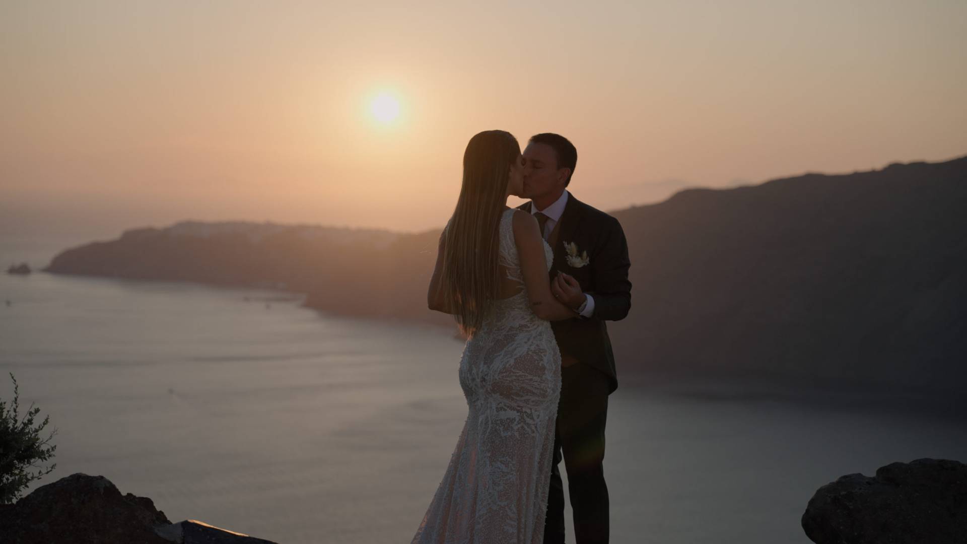 wedding videographer in santorini