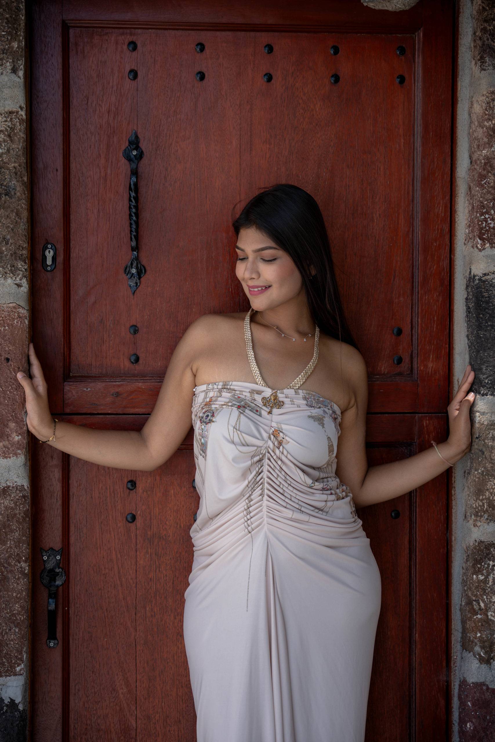 girl posing in santorini